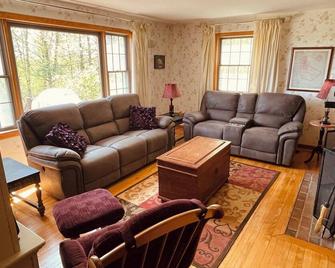Peaceful, Beautiful, Comfortable Modern Cape With Spectacular Mountain Views - Putney - Sala de estar