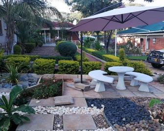 Palm Leaf Gardens - Kwekwe - Patio