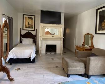 Villa Rosa Inn - Santa Barbara - Oturma odası