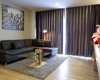 Slive Hotel - Surin - Living room