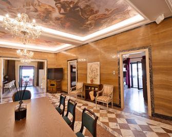 2115 Boutique Hostel - Durrës - Comedor