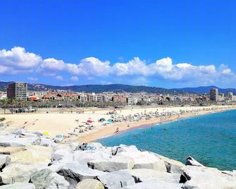 Villa Carolina, pool, BBQ, sea view, parking, WiFi, party room, pool table - Mataró - Beach