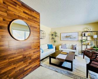 Minne-GetAway: Ski Lover's Suburban Retreat - Cottage Grove - Living room