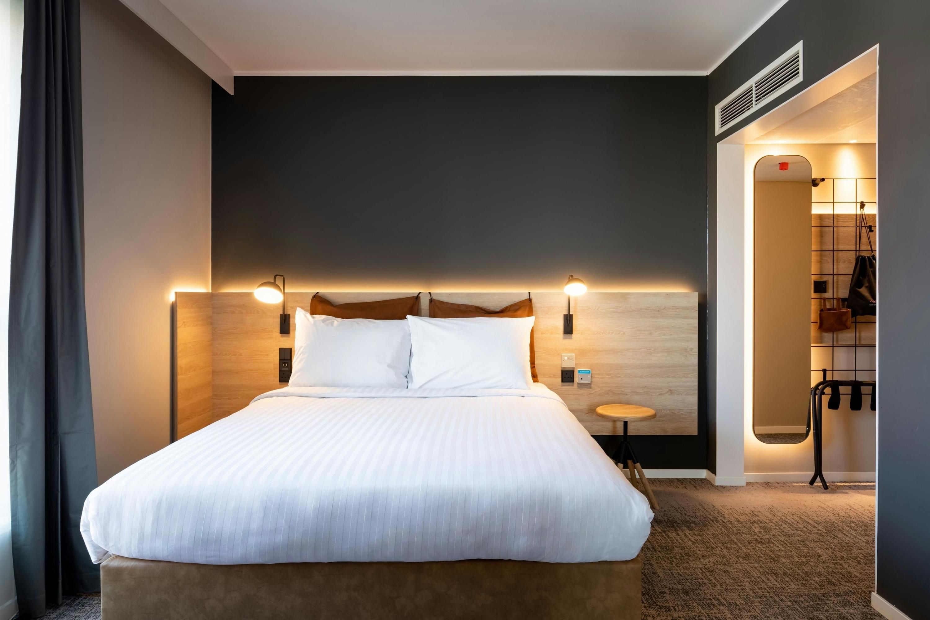 موكسي بليماوث - بليموث - غرفة نوم