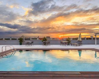 Microtel by Wyndham UP Technohub - קזון סיטי - בריכה