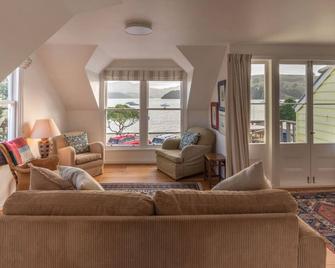 Akaroa Waterfront Apartment - Akaroa - Living room