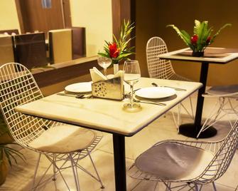 Clarks Inn Dudhwa - Paliā Kalān - Comedor