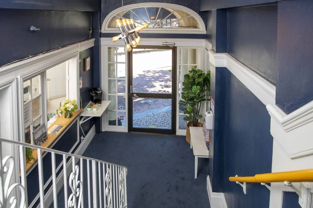 Economy Double Room with Private External Bathroom - סן פרנסיסקו - מדרגות