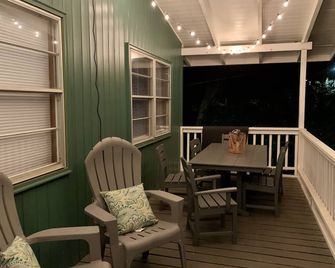 The Perch- FREE Golf Cart! Recently Updated, Sleeps 5, 1.5blocks from the beach. - Panama City - Balcony