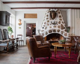 Höörs Gästgifwaregård - Hoor - Sala de estar
