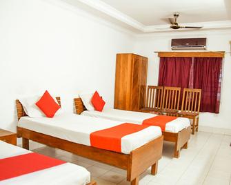 Hotel Nakshatra - Karīmganj - Bedroom