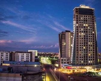 Room 50 Two - גאבורון - בניין