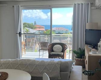 Platinum Apartments - Unit 8 - Bargara - Obývací pokoj