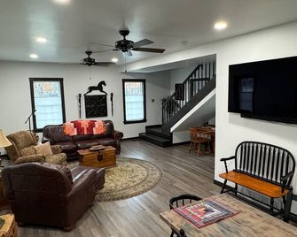 Schoolhouse renovated into Cozy 2-bedroom house in downtown Clear Lake. - Clear Lake - Living room