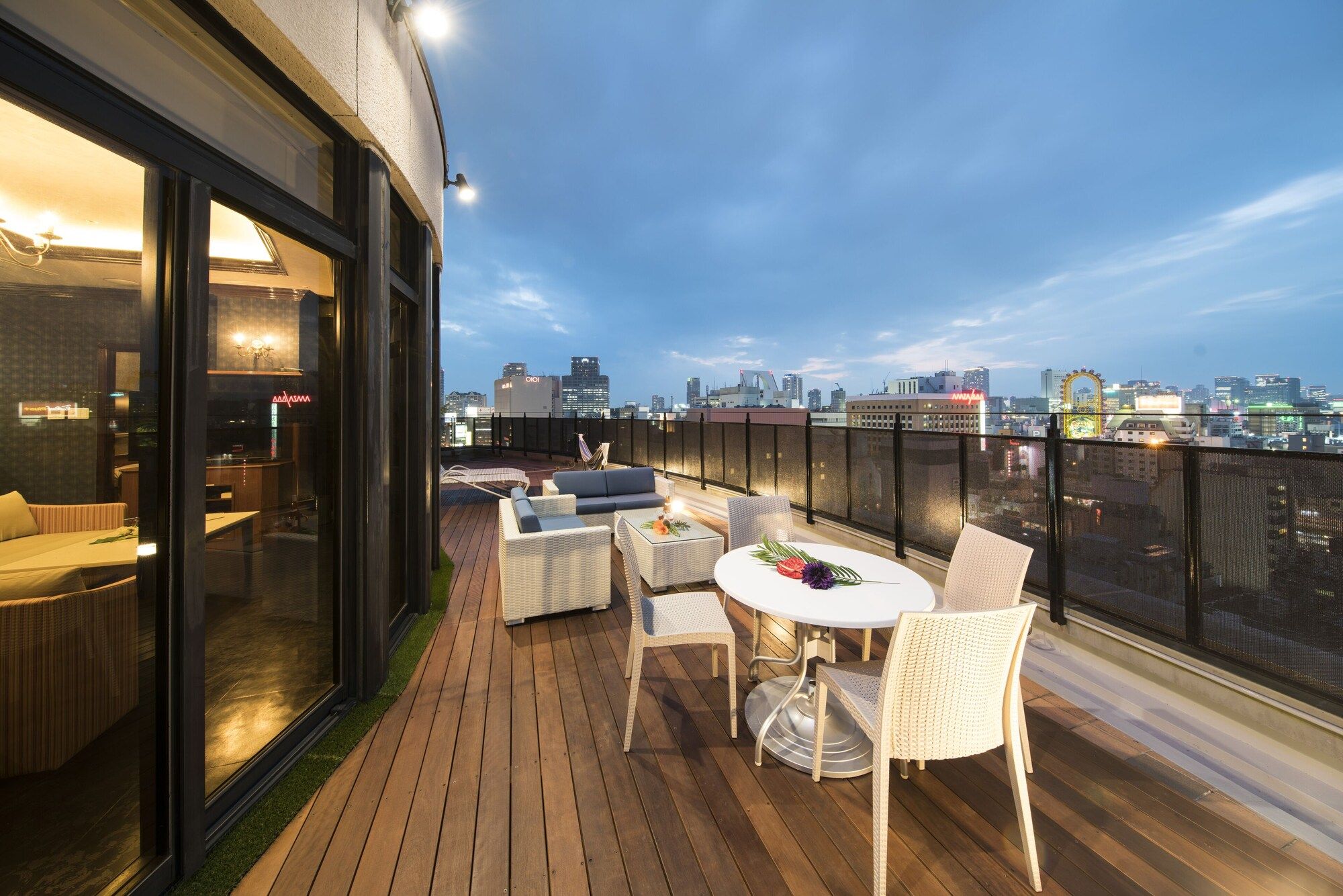 Hotel Alps - Osaka - Balcony