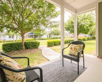 Chic Thomasville Home Walk to Downtown! - Thomasville - Patio