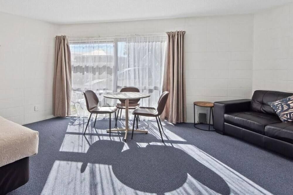 Motel Six - Whangarei - Oturma odası