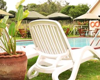Golden Gates Hotel - Nyeri - Zwembad
