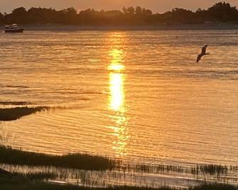 Great Neck Ipswich Ma. 3 Bedrooms 2 Baths Beachfront House - Ipswich - Beach