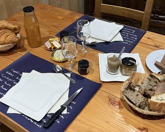 La ferme de la truffe chambres d hôtes - Cuzance - Restaurante