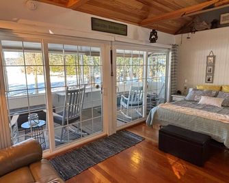 Lakeside Bungalow with Sandy Beach! - Franklin - Habitación