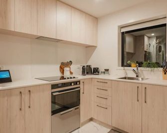 Where Home Meets Serenity in Christchurch - Christchurch - Küche