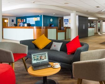 Holiday Inn Express Newport By IHG - Newport - Salon