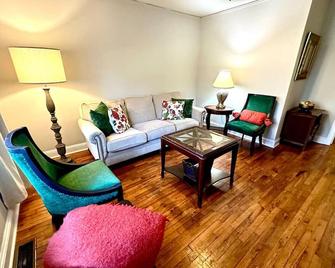 Darling Cottage in University Park - Raleigh - Sala de estar