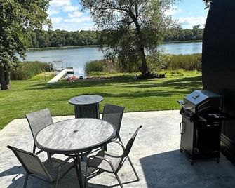 Timber Arch | Unique Lake Gem ~ Yard ~ Kayak/Board - Alexandria - Terasa