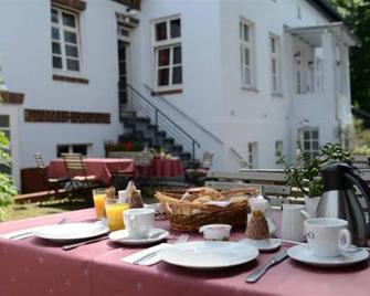 Remise Blumberg - Das kleine Haus im Hof - Postupim - Restaurace