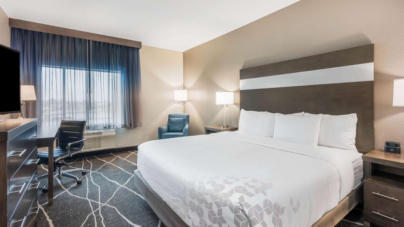 La Quinta Inn and Suites by Wyndham Houston Spring South