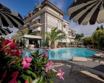 Hotel Berta - Desenzano del Garda - Zwembad