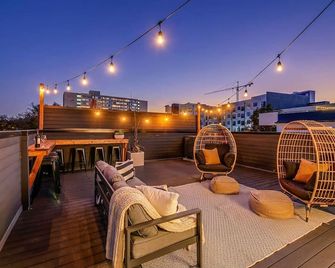 Close To The Gulch - Book Today - Nashville - Balcón