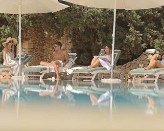 Maison D'Enrì - גאליפולי - בריכה