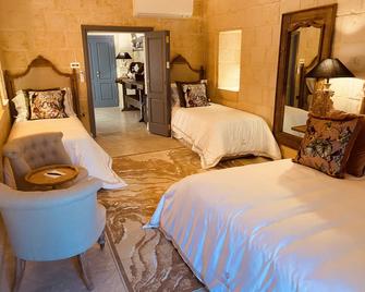 Lulu Boutique Hotel - Żebbuġ, Gozo - Bedroom