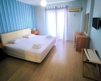 Valente Perlia Rooms - Póros - Habitación