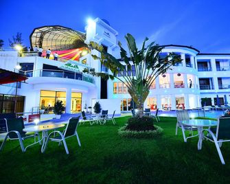 The Manor Hotel - Kigali - Patio