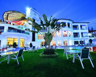 The Manor Hotel - קיגאלי - פטיו