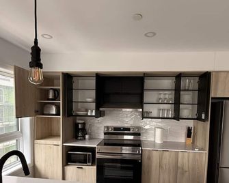 Fully Furnished 1 Bedroom Apartment in Quebec | Le Prisme - Québec City - Kitchen