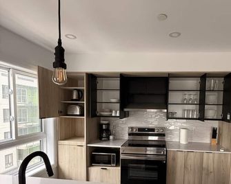 Fully Furnished 1 Bedroom Apartment in Quebec | Le Prisme - Québec City - Kitchen