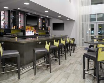Hampton Inn & Suites Irvine/Orange County Airport - Irvine - Bar