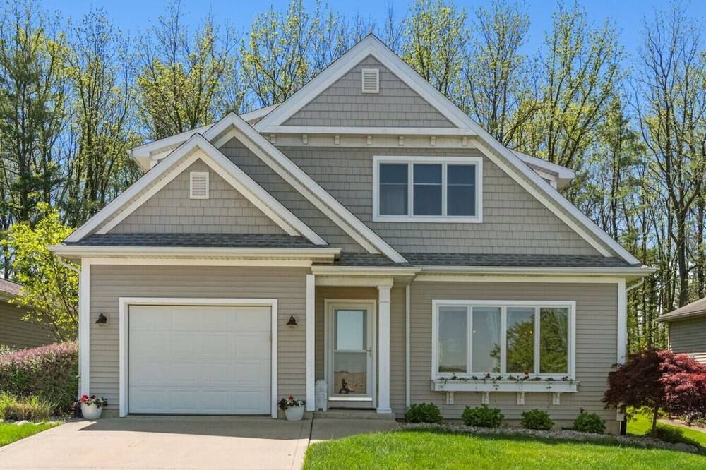 Charming Clear Lake Cottage - Fremont - Building