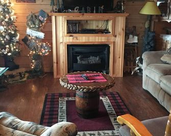Potomac Overlook Log Cabin / Wifi At 12364 Petersburg Pike, Upper Tract,wv . - Upper Tract - Living room