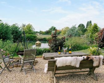 Lillie's Shepherd Hut - UK50230 - Nottingham - Patio