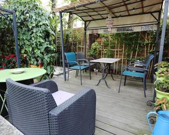 Maison d'Hôtes et Roulotte' Le 6 Bis' - Romans-sur-Isère - Patio