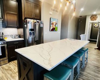 Blue Ridge Home - Featuring 4 King Beds & 1 Queen Bed - Comfort/Luxury Awaits - Fitchburg - Keuken