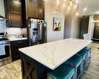 Blue Ridge Home - Featuring 4 King Beds & 1 Queen Bed - Comfort/Luxury Awaits - Fitchburg - Kuchyň