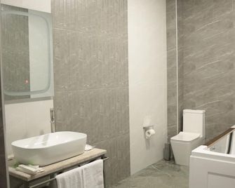 21 Rooms Hotel - Gyumri - Bathroom