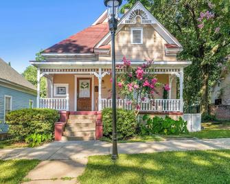 Kori - Montgomery - Building