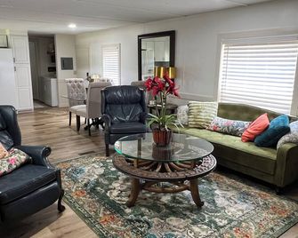 Completely renovated mobile home sitting own a pond. - Moultrie - Living room